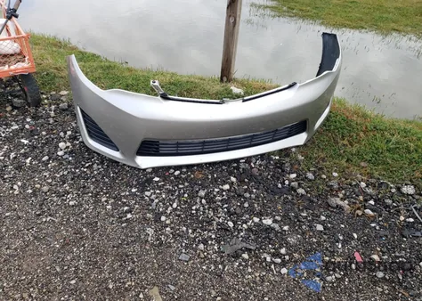 2013 Toyota Camry L z USA, uszkodzony, nr VIN 4T1BF1FK0DU255103